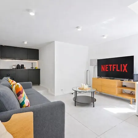 Near Eiffel Tower With Netflix Appartamento