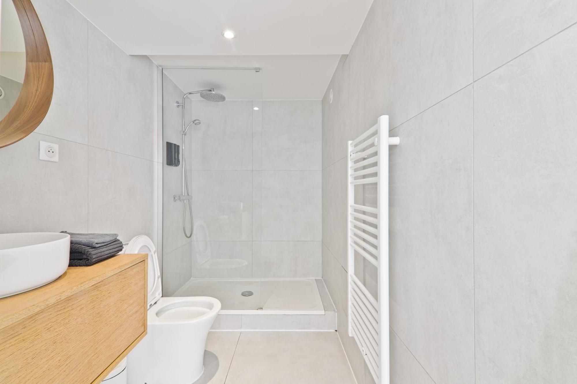 Apartment Near Eiffel Tower With Netflix