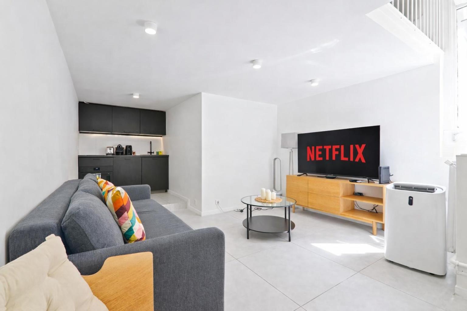 Near Eiffel Tower With Netflix Apartment